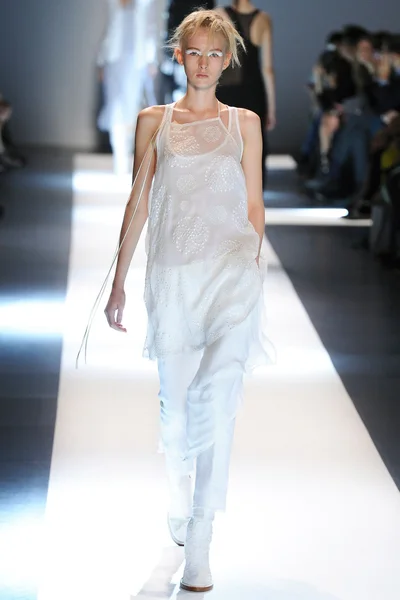Look 16